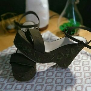 Mia Willa Embroidered Wedge Sandles